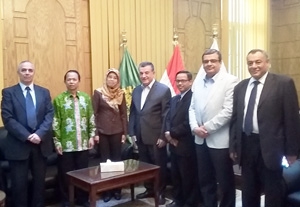 رئيس جامعة بنها يلتقى بوفد من سفارة إندونيسيا لبحث سبل التعاون بين الجانبين