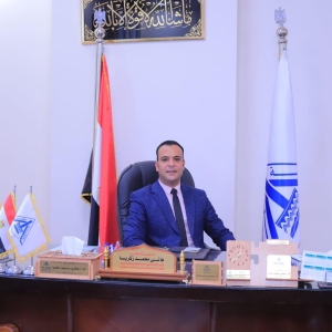 دعوة ا.د/هانى زكريا وكيل الكلية لخدمة المجتمع وتنمية البيئة لحضور حفل التخرج طلاب الكلية